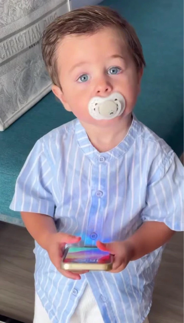 Голубоглазый принц: Прилучный и Брутян показали сына Микаэля