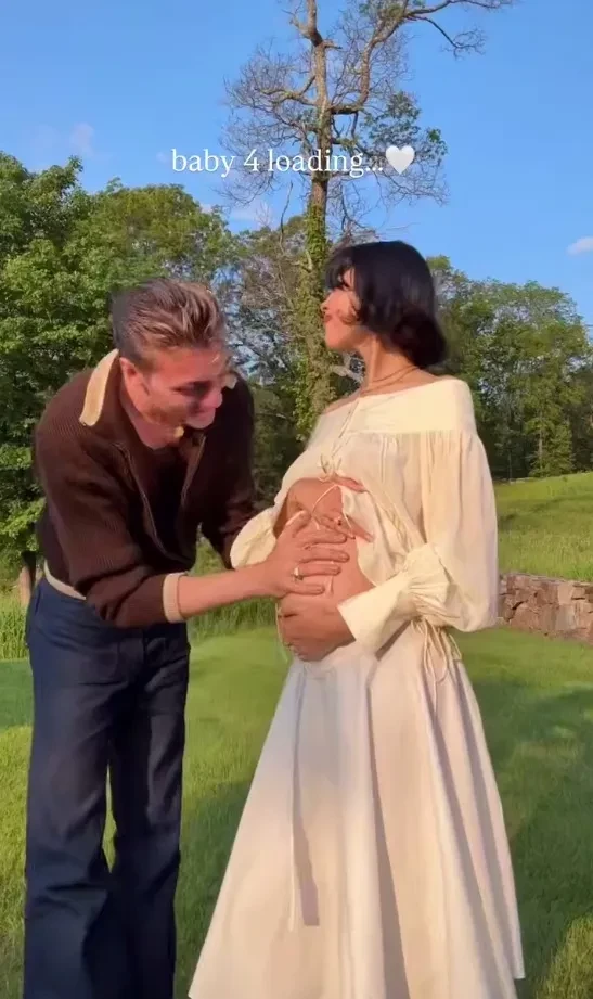 23-летняя Нара Смит беременна в четвёртый раз от мужа-манекенщика Лаки Блю Смита