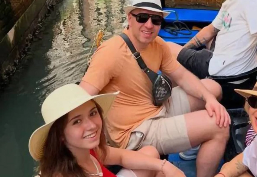 В сети появилось первое совместное фото 19-летней Камилы Валиевой и её 32-летнего бойфренда