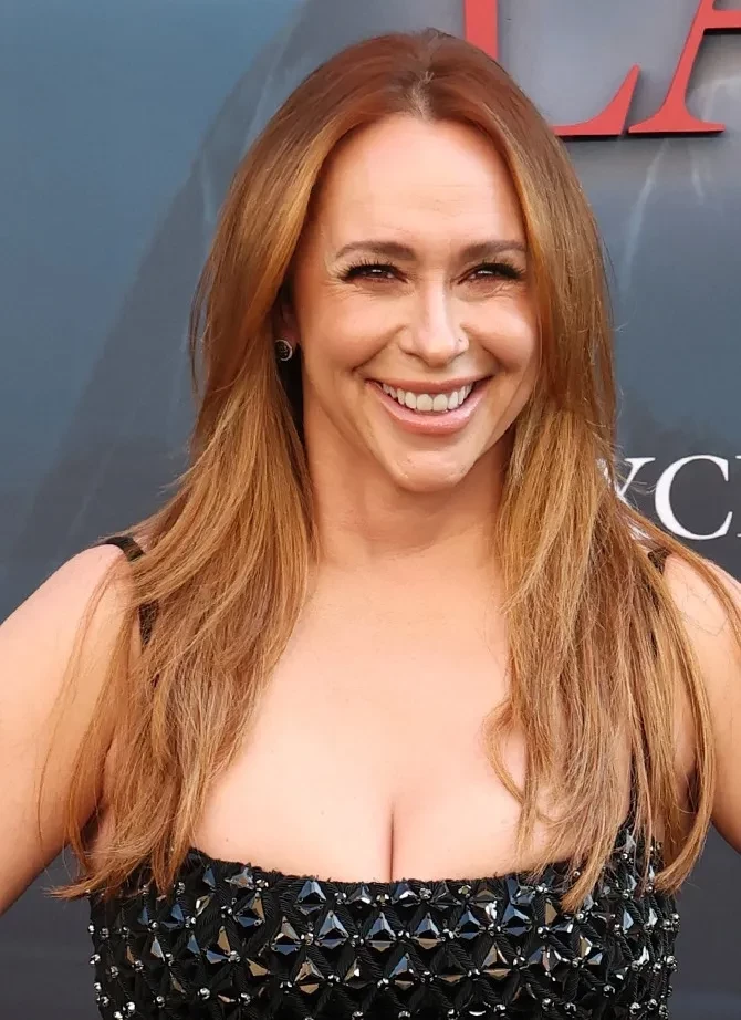 Дженнифер Лав Хьюитт впервые за долгое время вышла в свет