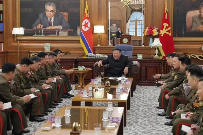 «Старания привели к победе»: Ким Чен Ын принял офицеров армии КНДР, помогавших освобождать Курскую область